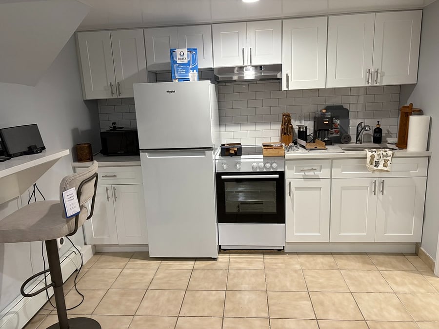 Full - newly renovated kitchen