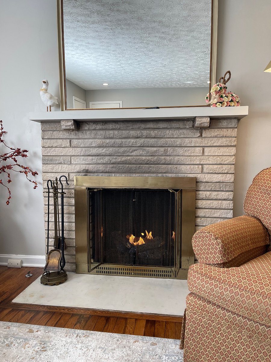 Remote controlled natural gas fireplace