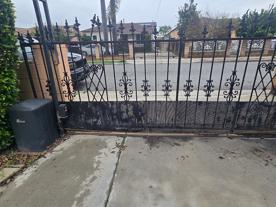 Electronic drive in sliding gate