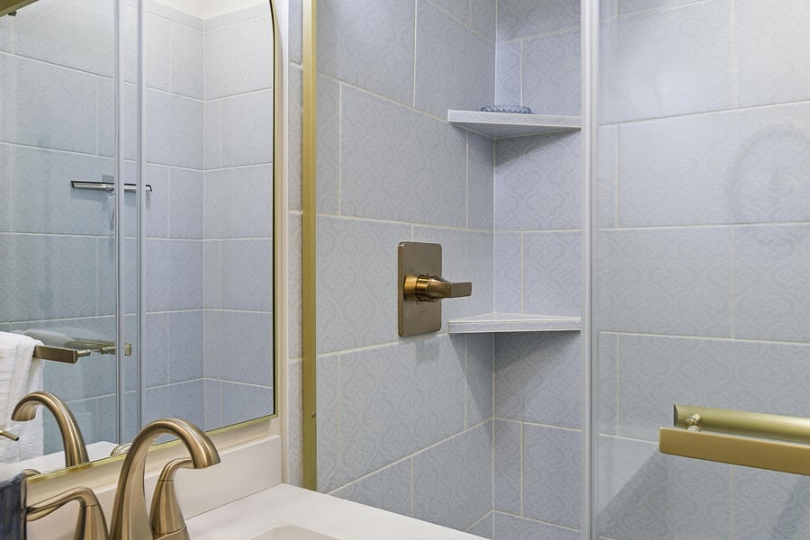 First Floor King En-suite Bathroom