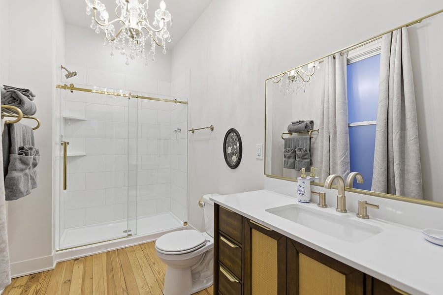 2nd Floor Master Bedroom with En-suite Bathroom