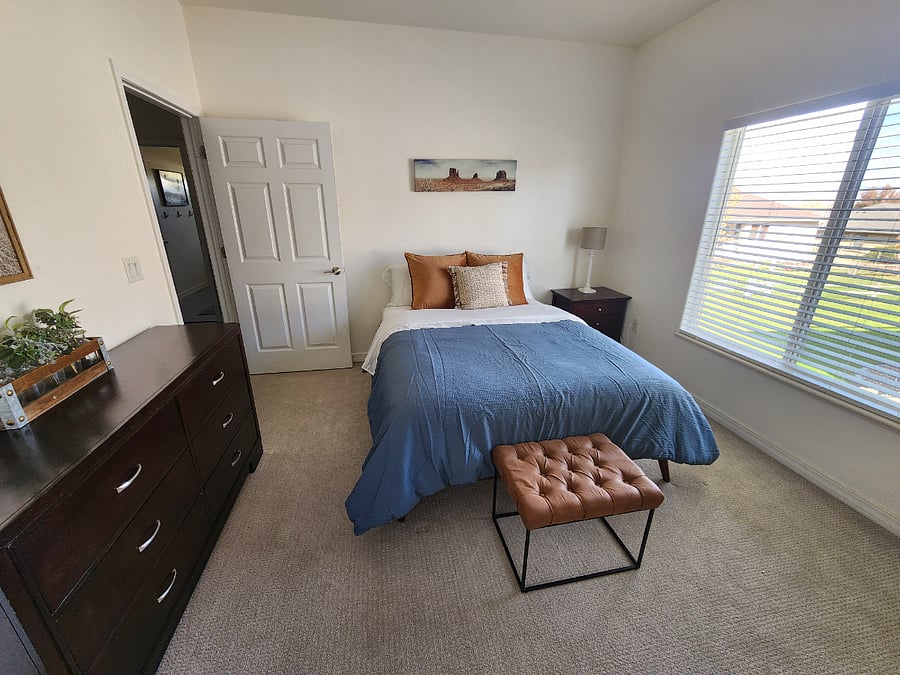 Guest room, queen bed