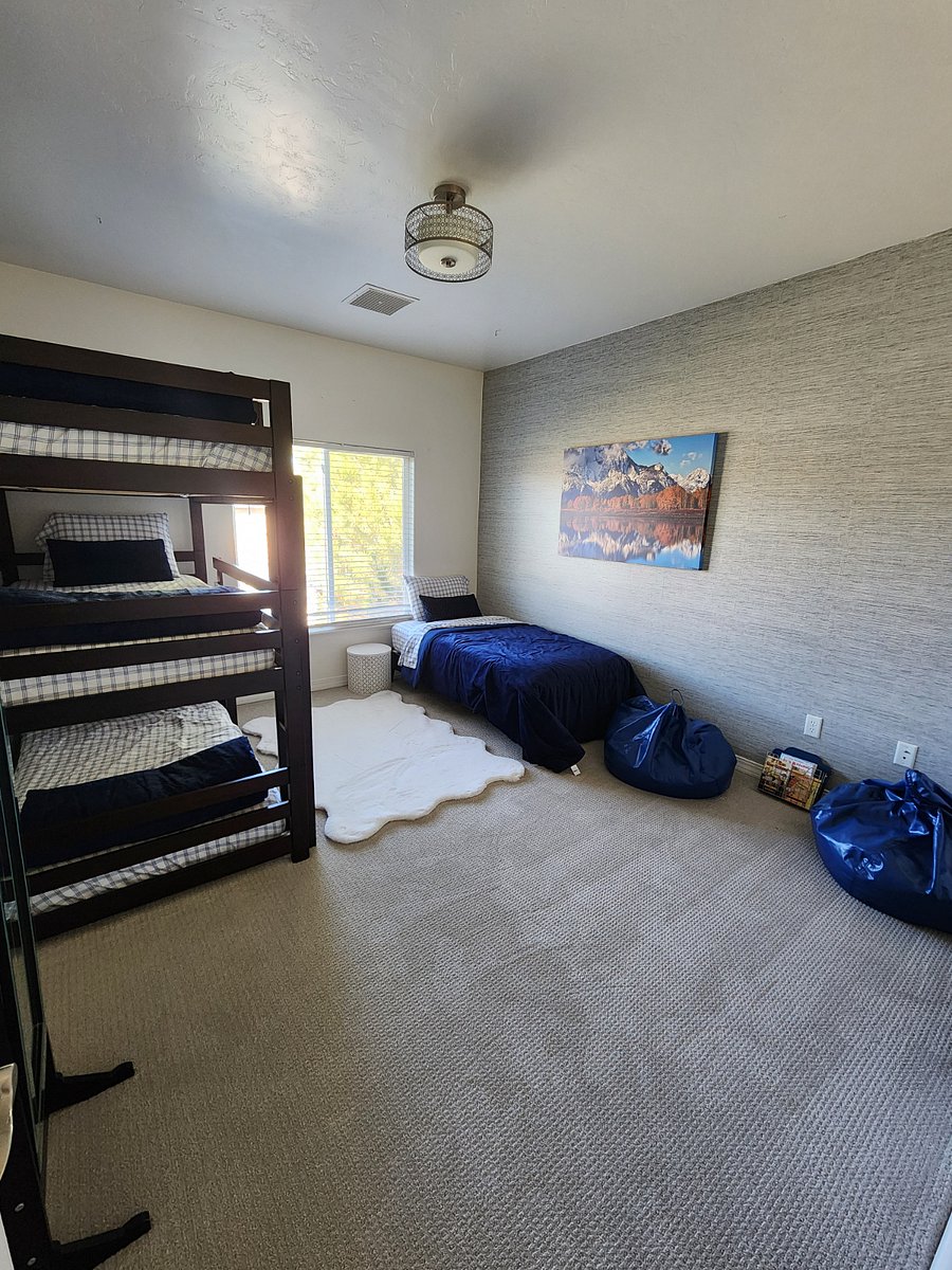 Guest room, 3 tiered bunk and one single twin bed