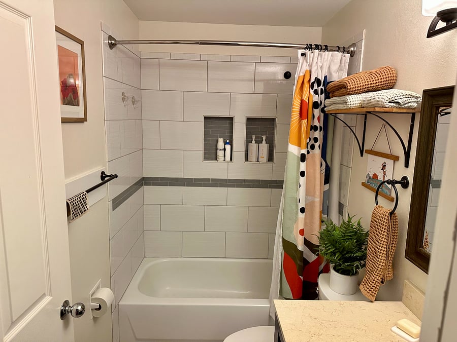 Starter toiletries & great water pressure in shower.