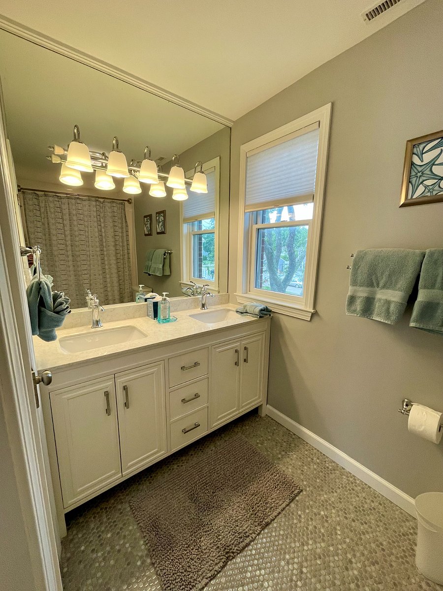 2nd Floor Bath with tub and shower