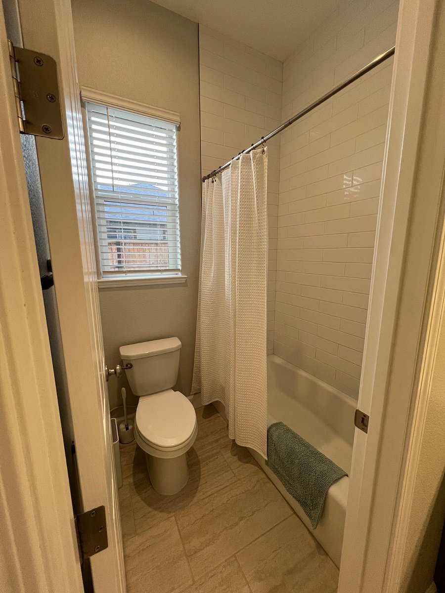 Bathroom for rented room, to only be used by you