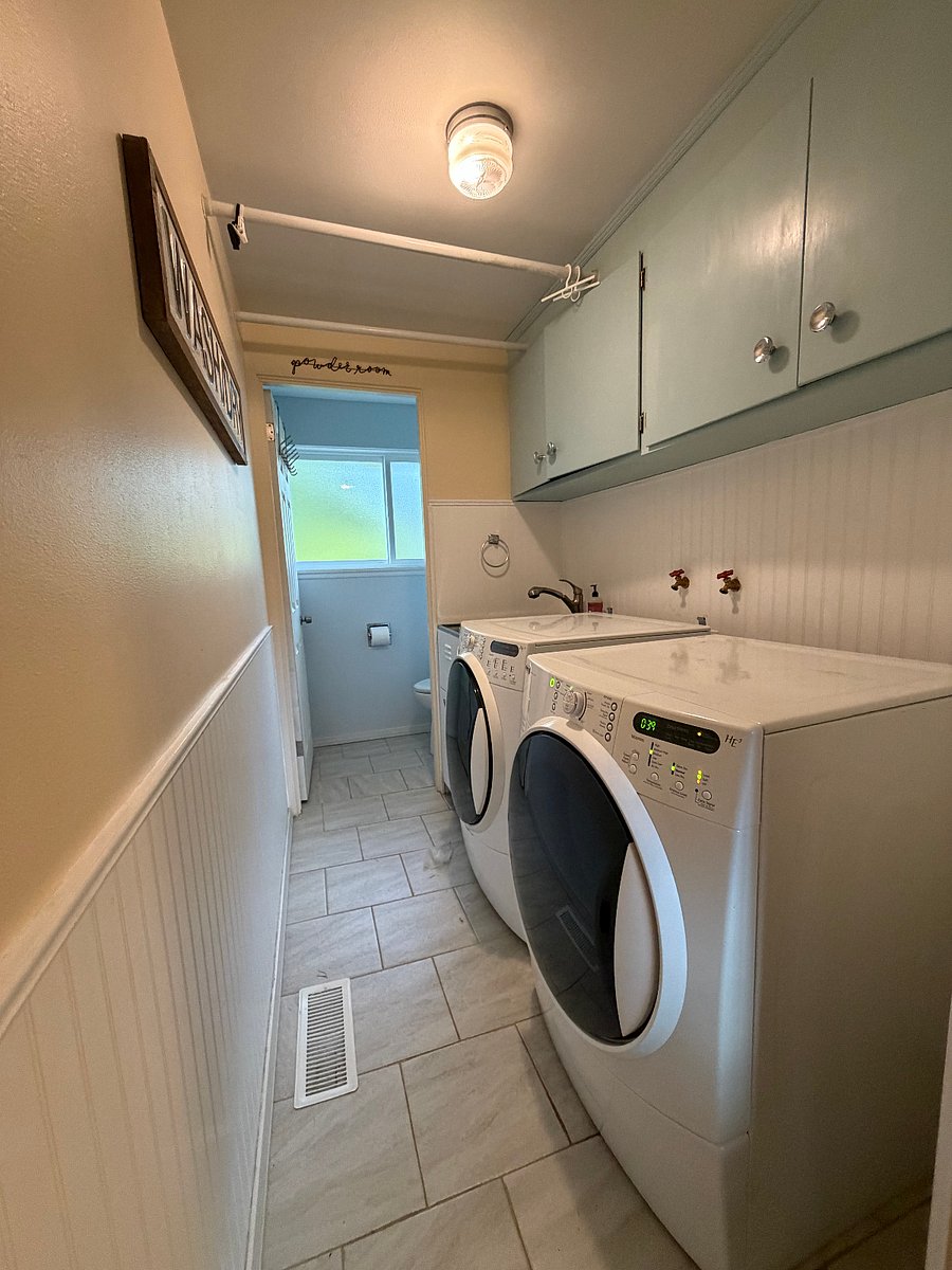 Laundry room and powder room (half bath)