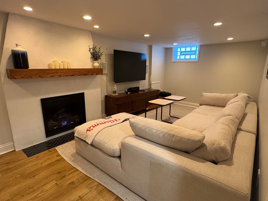 Living room (basement)