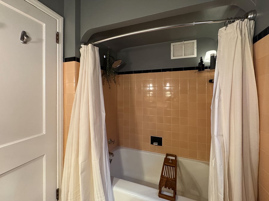 Bathroom 2 (Floor 1)
