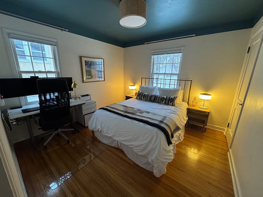 Bedroom 2 (queen) (Floor 1)