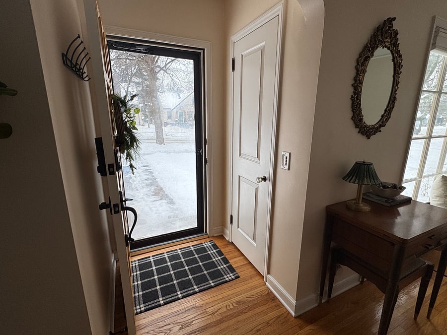 Front Entry (Floor 1)