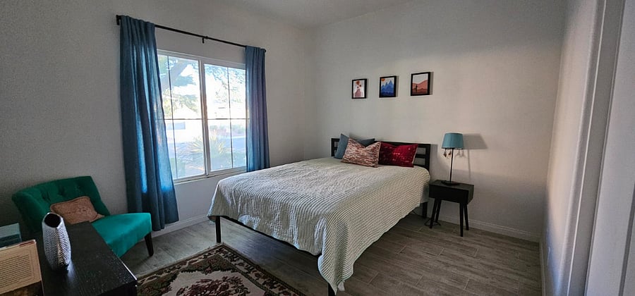 Guest Bedroom - Queen Bed