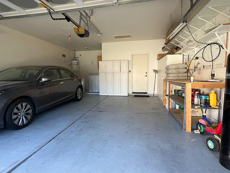 Garage with lots of space for 1 of your vehicles.