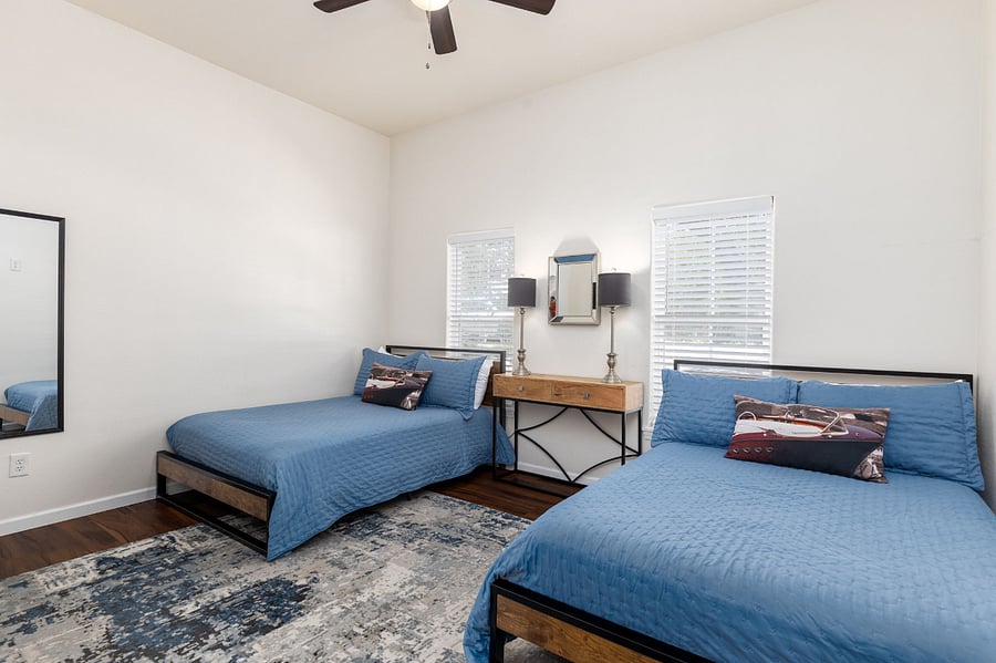2 Fulls- 3rd Bedroom