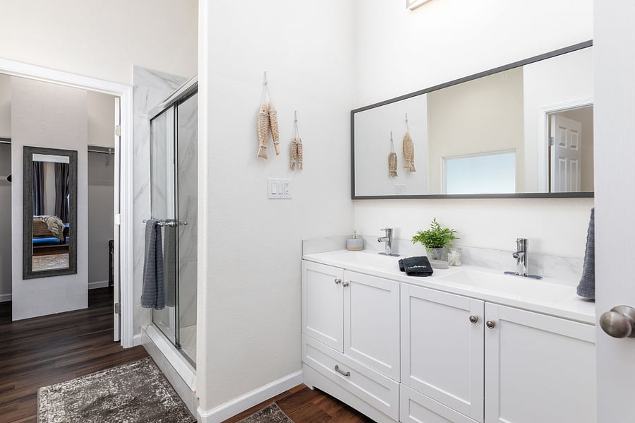 King Suite Bath