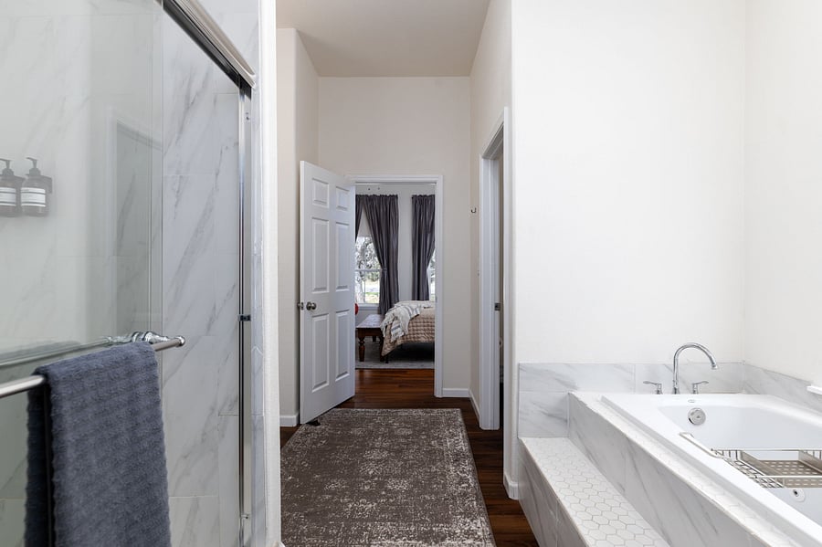 King Suite Bath