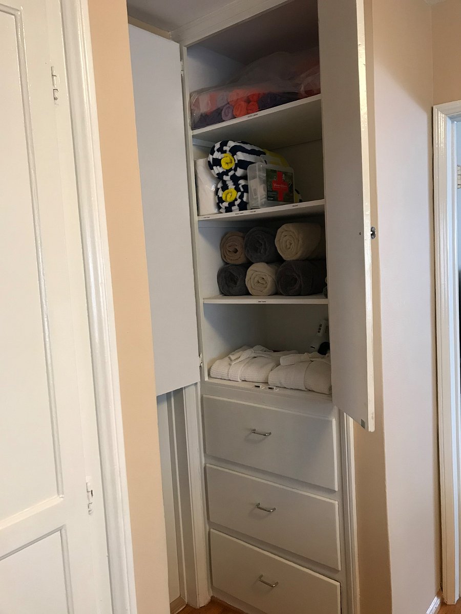 towels; extra bedding; spa robes/slippers; alarm clock/cd player; hairdryer; clothes iron; some toiletries; beach towels; yoga mats; beach chairs 