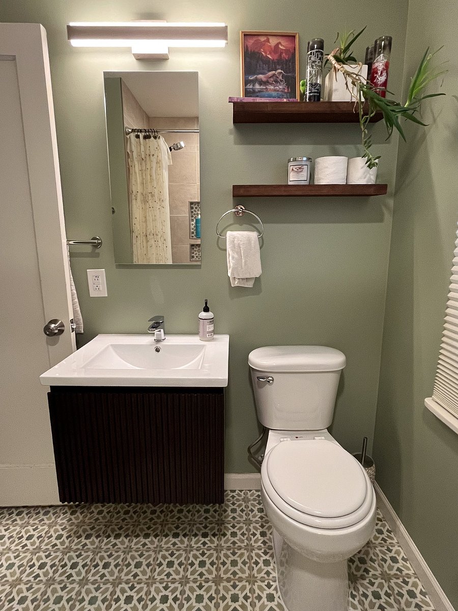 Guest/2nd Bathroom