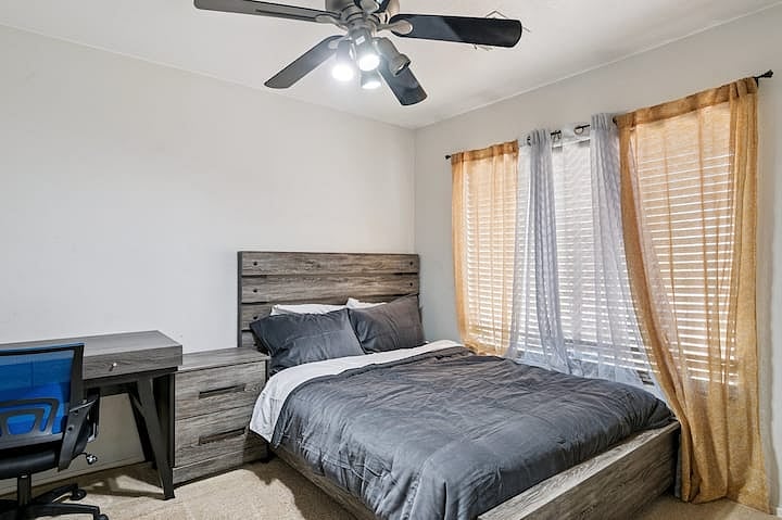 Bedroom3 with work table