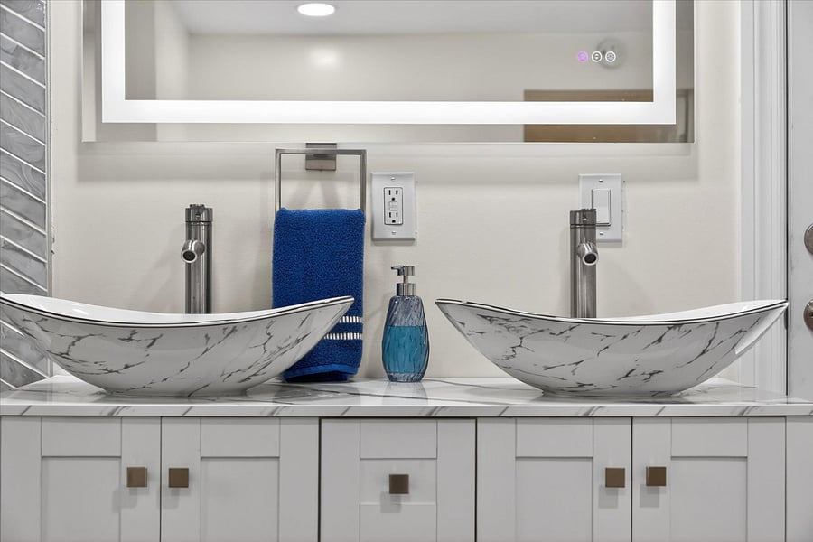 Master Suite Bathroom 