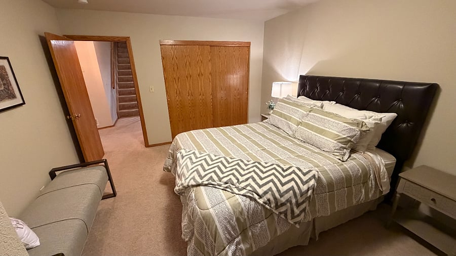 Bonus room 1 - queen + bonus full closet.