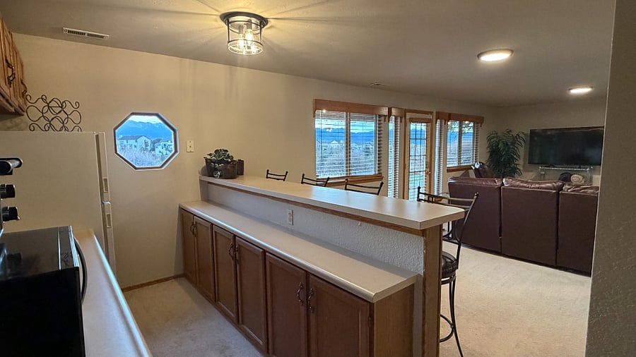 Bar with 4 chairs & viewing window