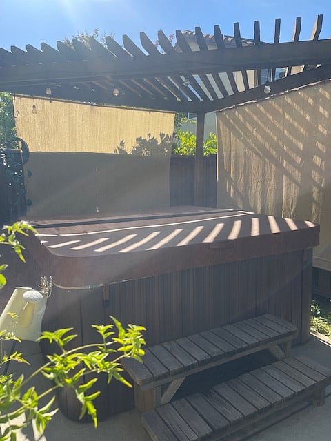 6-person jacuzzi
