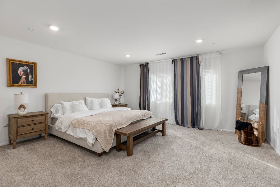 Bedroom 1 ; King Bed