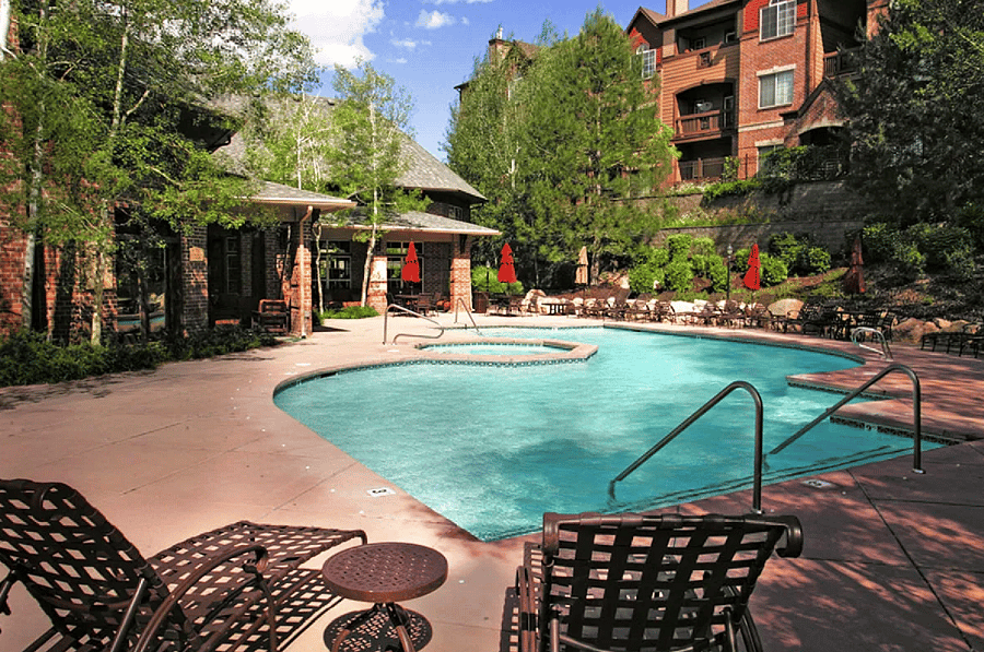 Seasonal Pool and Hot Tub!