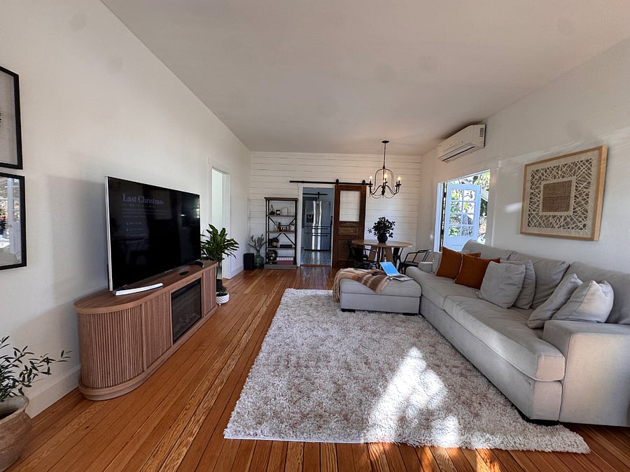Comfortable living room with A/C, heat from fireplace and minisplit