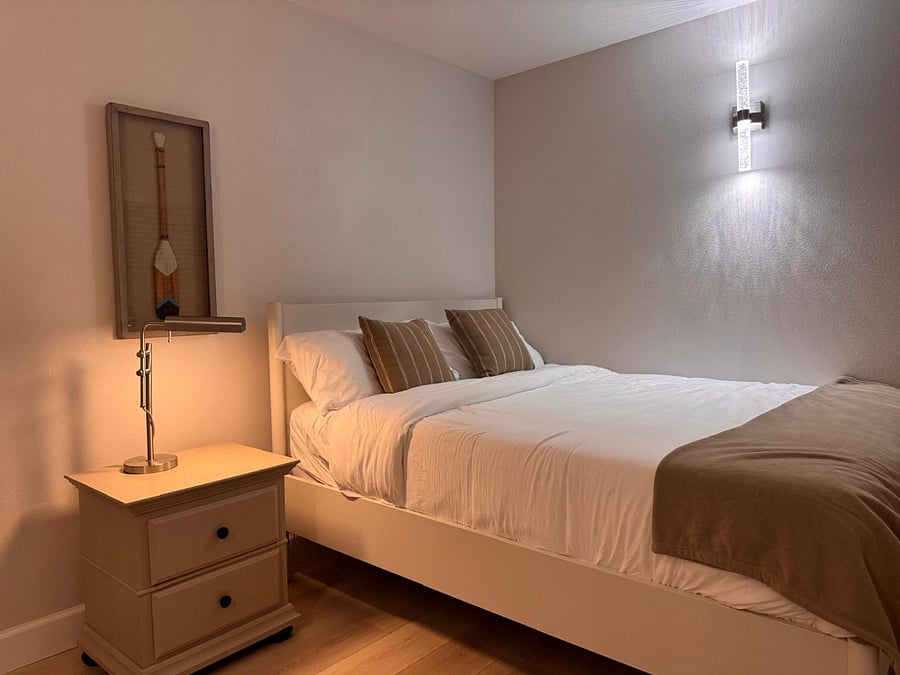 First bedroom- queen bed