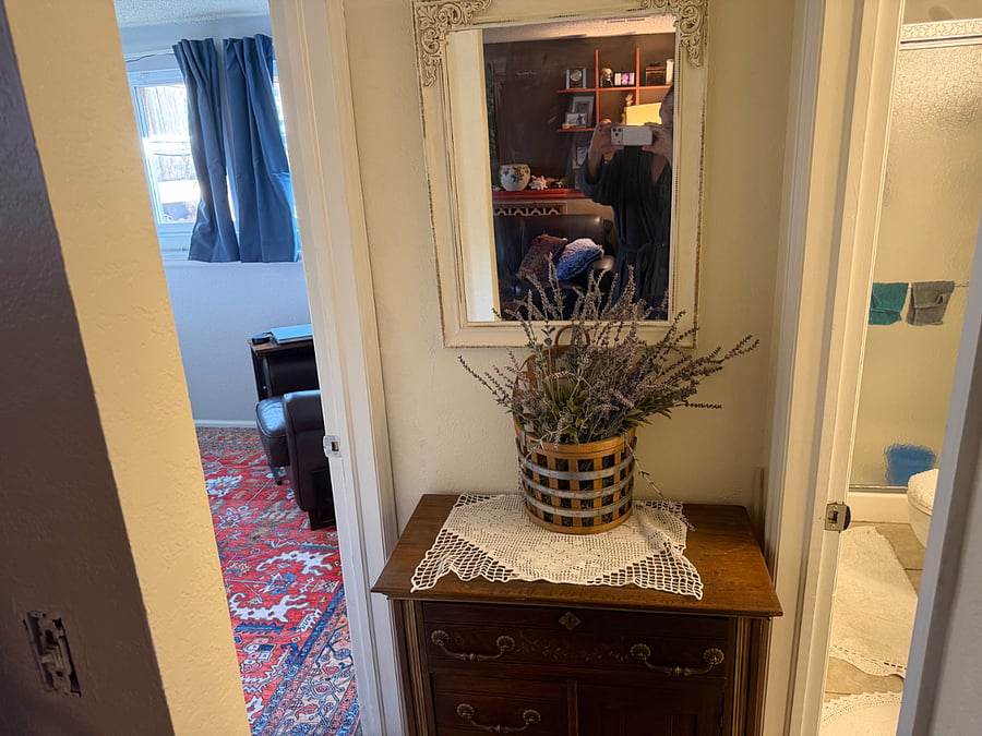 The small alcove that adjoins the bedroom with the private bathroom