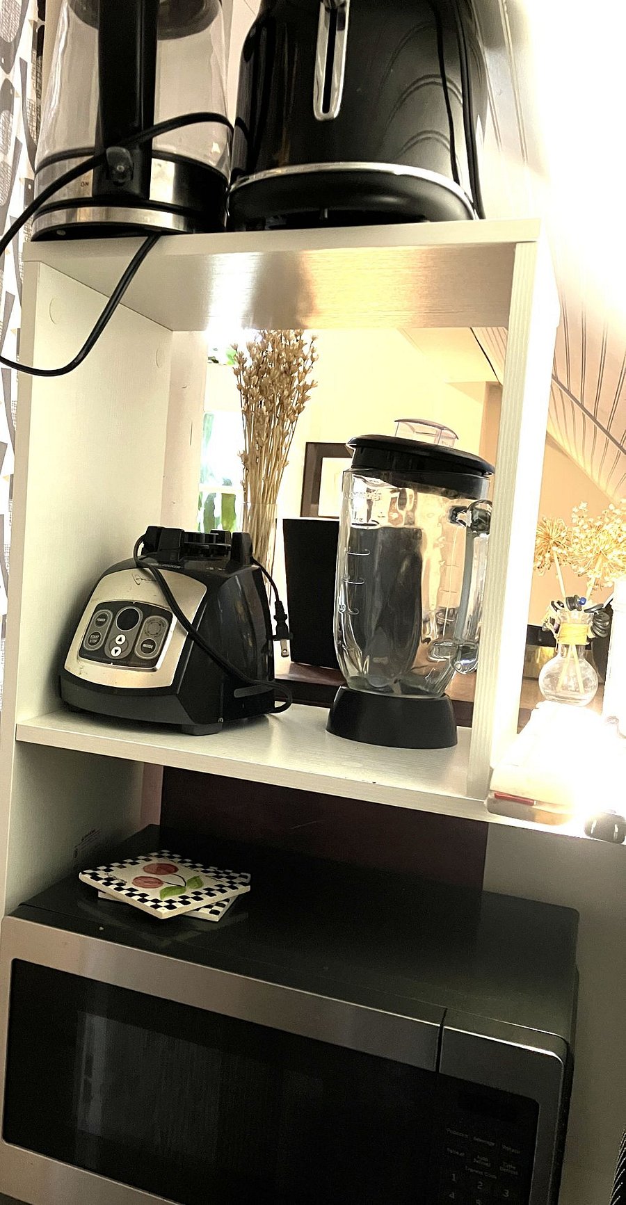 Blender, toaster, electric kettle, microwave oven