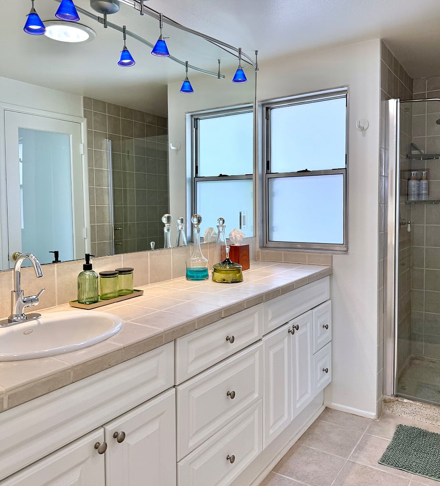 Primary bathroom en suite with primary bedroom.