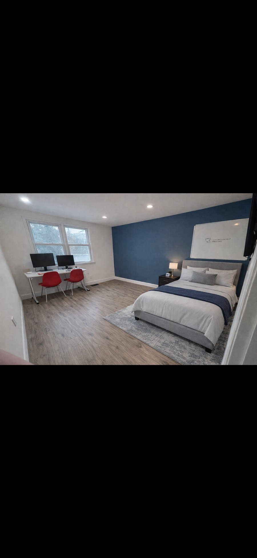 Bedroom / Office 