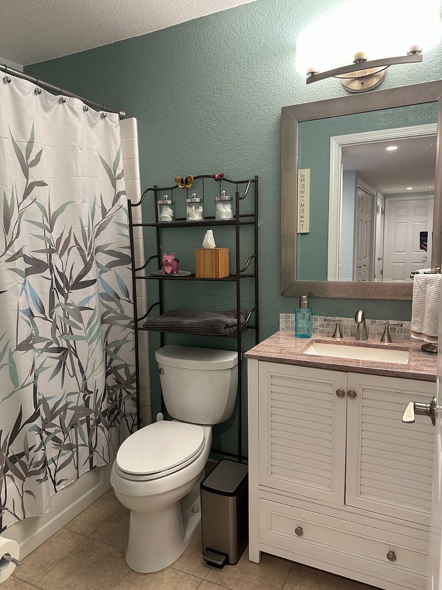 Full bathroom to be shared with one other housemate