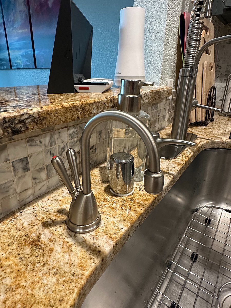 Filtered water station on tap, both room temperature and hot options