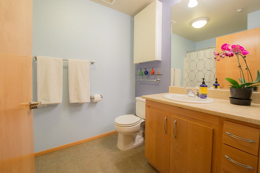 Bathroom with full tub/shower