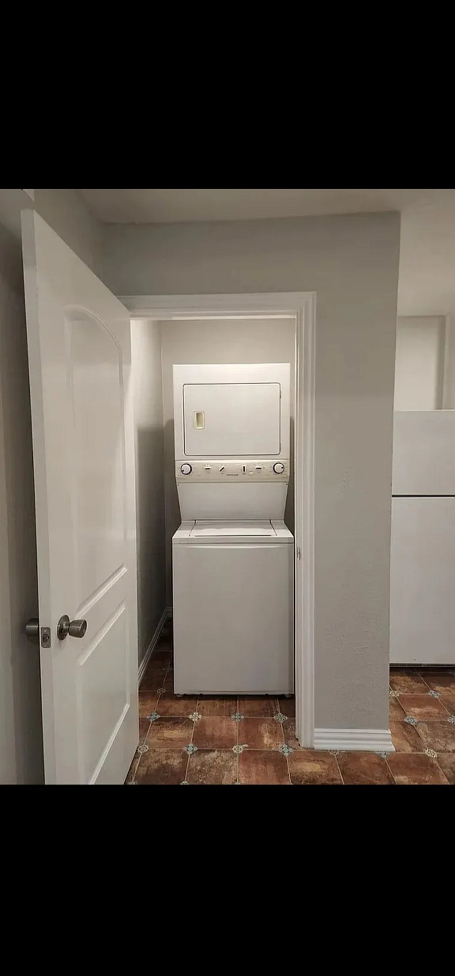 Has stackable washer and dryer