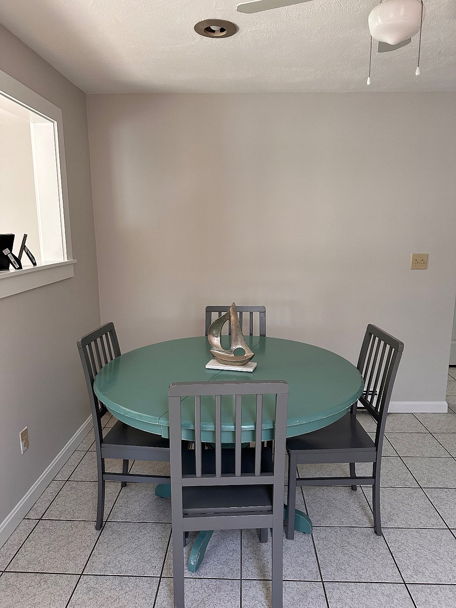 Kitchen
Table for 4