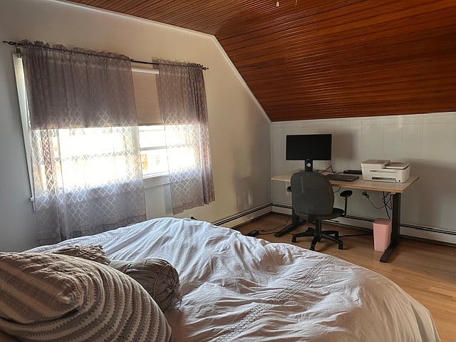 Primary Bedroom
2nd Floor
1-King Bed, Office Desk, Bureau, Closet