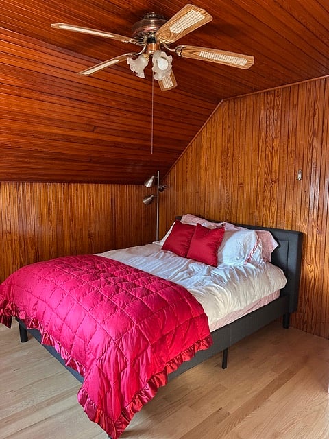 Bedroom
2nd Floor
1-Queen Bed,Closet