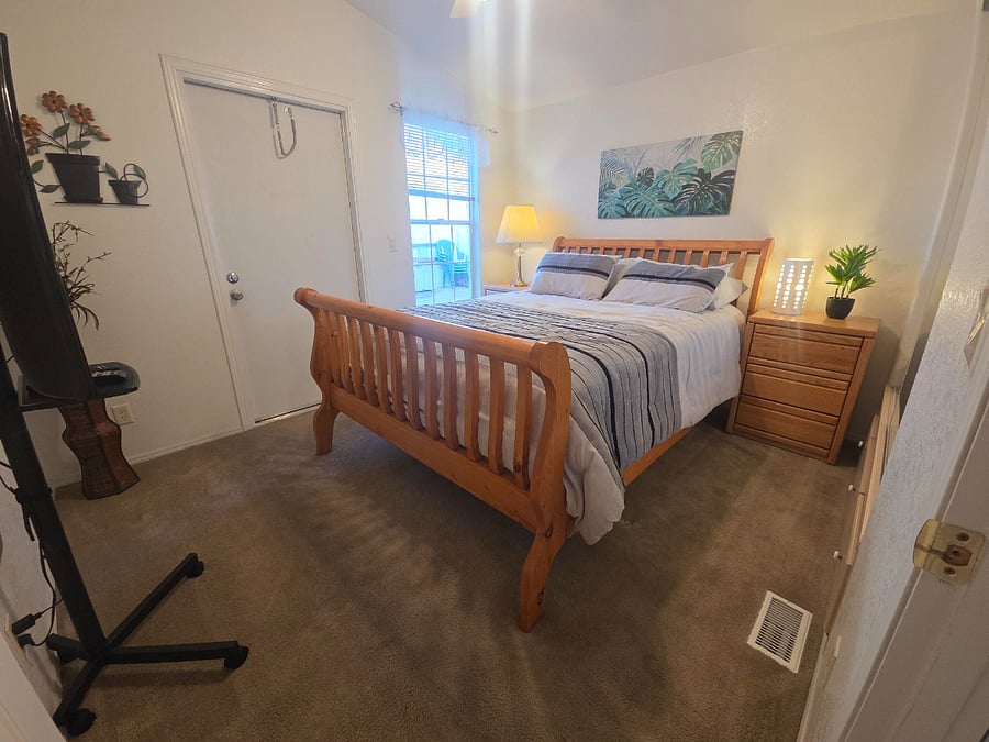 2nd bedroom