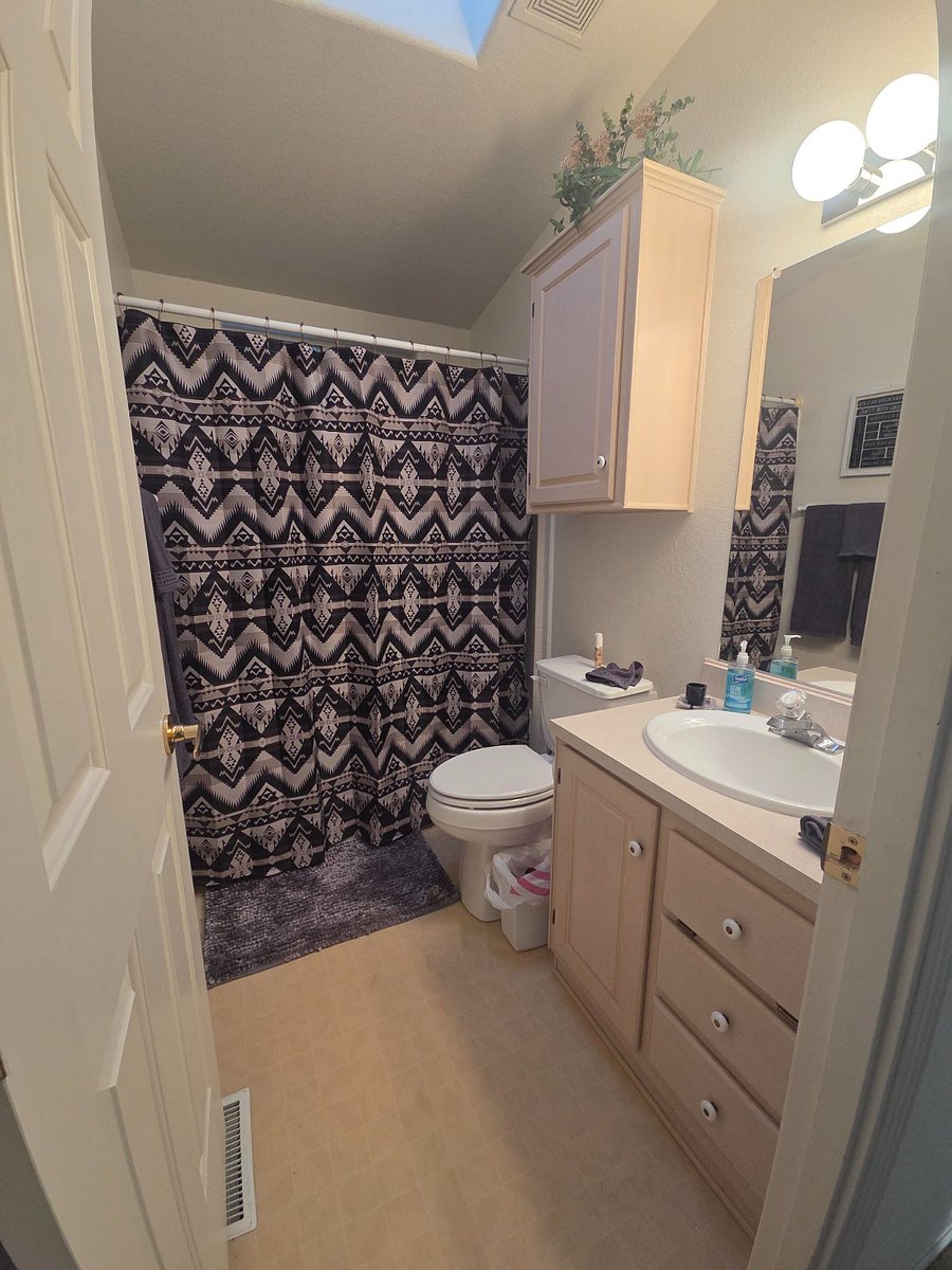 Main bathroom