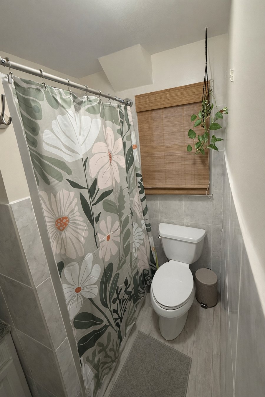 Full bathroom with tub, fresh towels and basic toiletries provided.