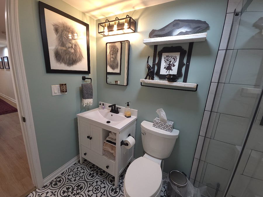 Spacious bathroom