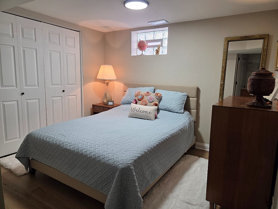 Bedroom with Casper mattress.