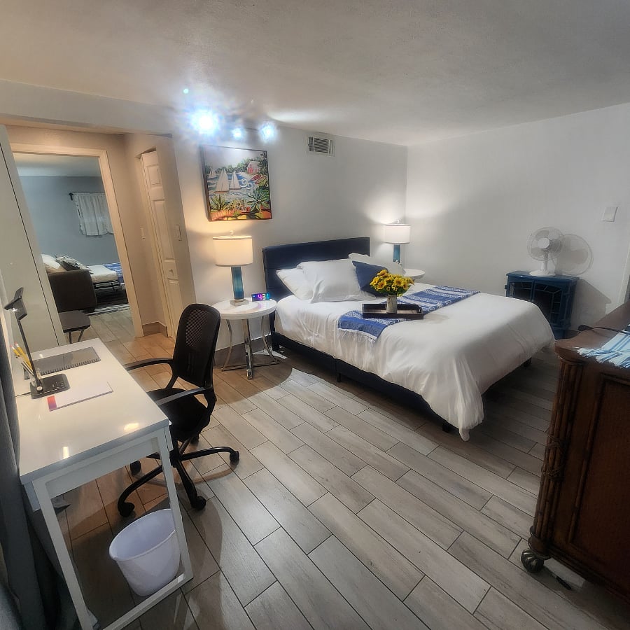 main suite queen bedroom