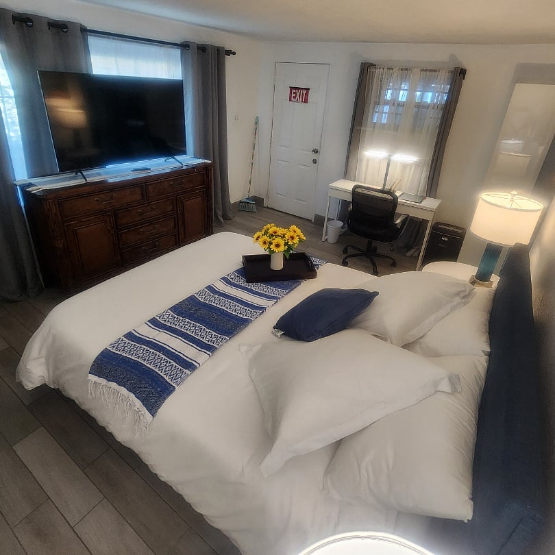 Queen bed different view