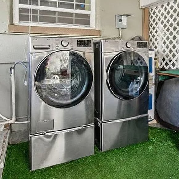 Guests have access to the washer and dryer located in the backyard, available for personal use throughout their stay. Please use liquid detergent only to help maintain the machines and keep everything running smoothly. Leave the dryer lint holder clean after use.
